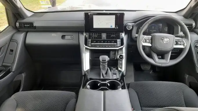 تويوتا لاند كروزر 2025 3.3L