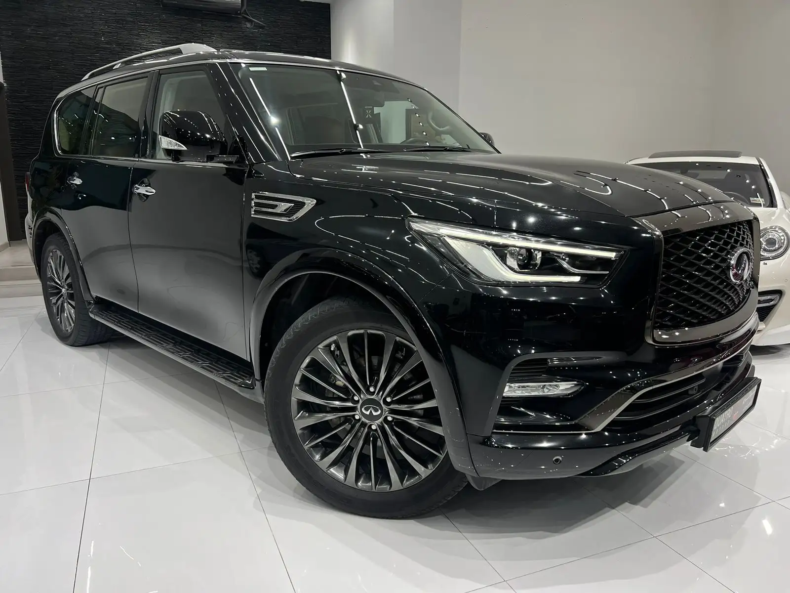 إنفينيتي QX80 2021 5.6L