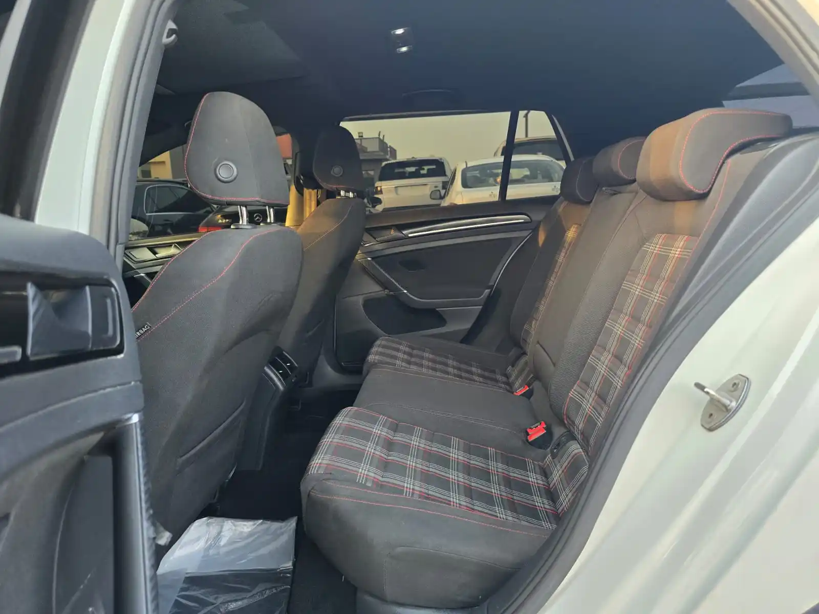 فولكس واجن جولف GTI 2016