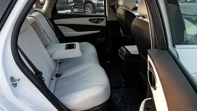 بي واي دي سيل 2025