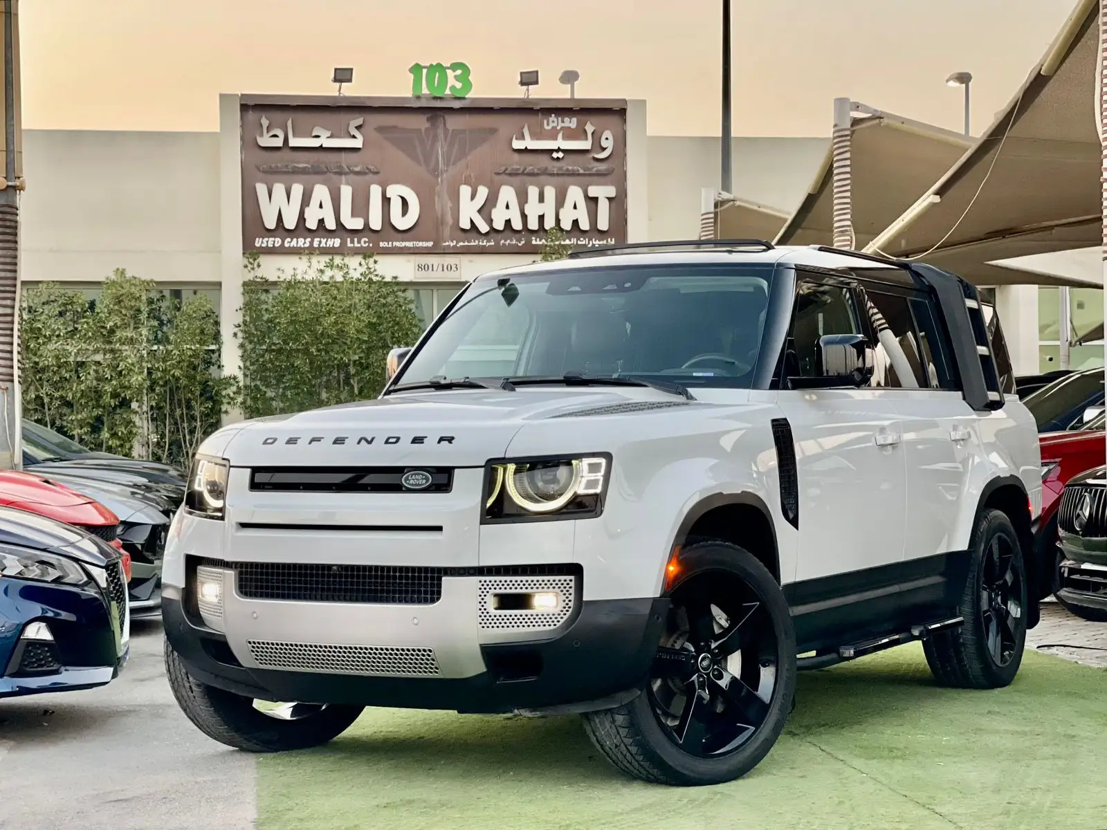 Land Rover Defender 2024