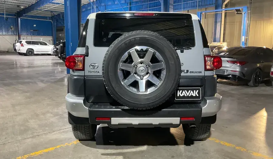 تويوتا اف جي كروزر 2022 4L