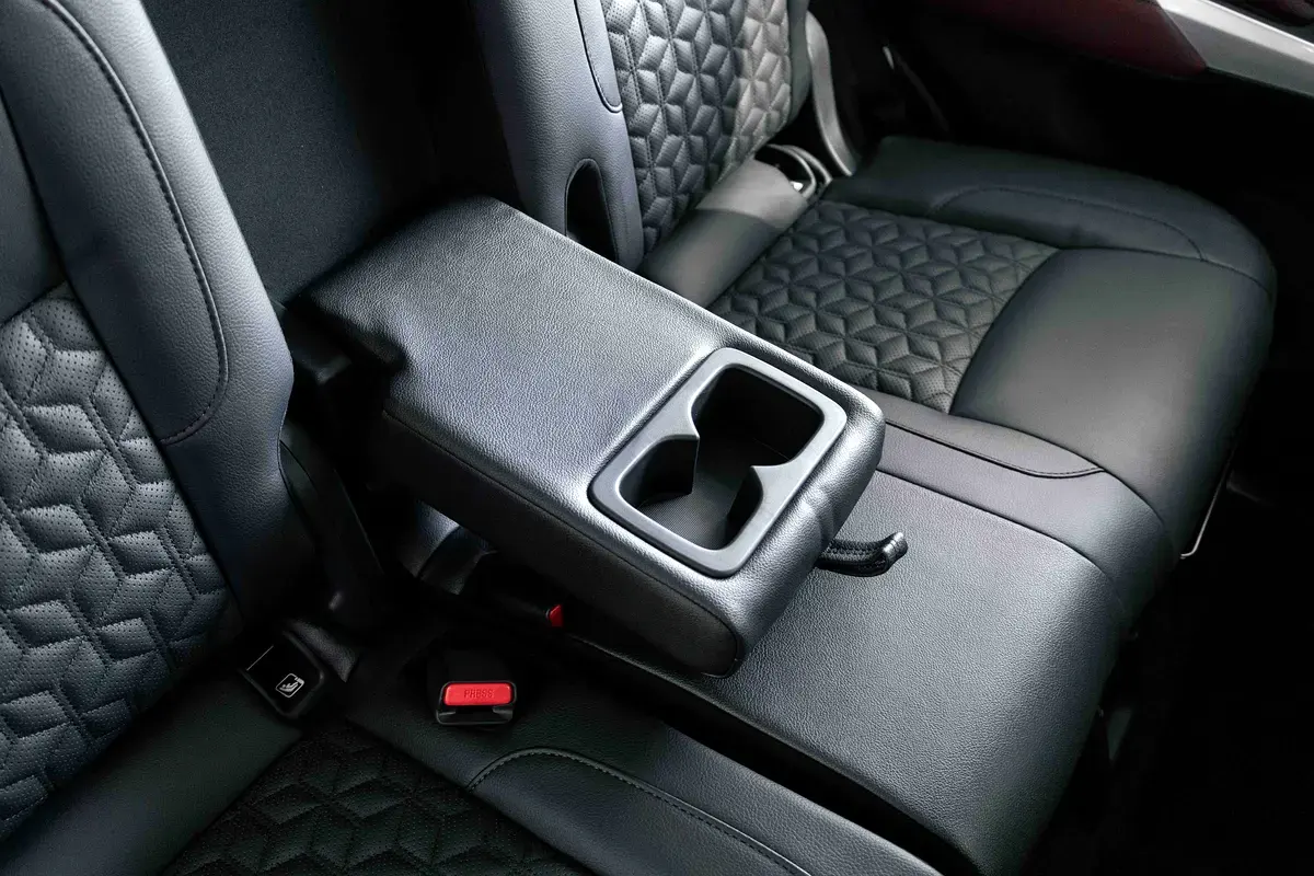 نيسان اكس تيرا 2025