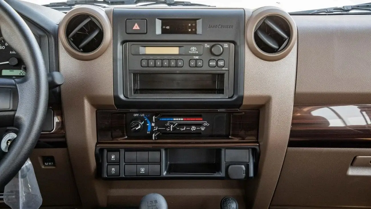 Toyota Land Cruiser 70 2025 4L