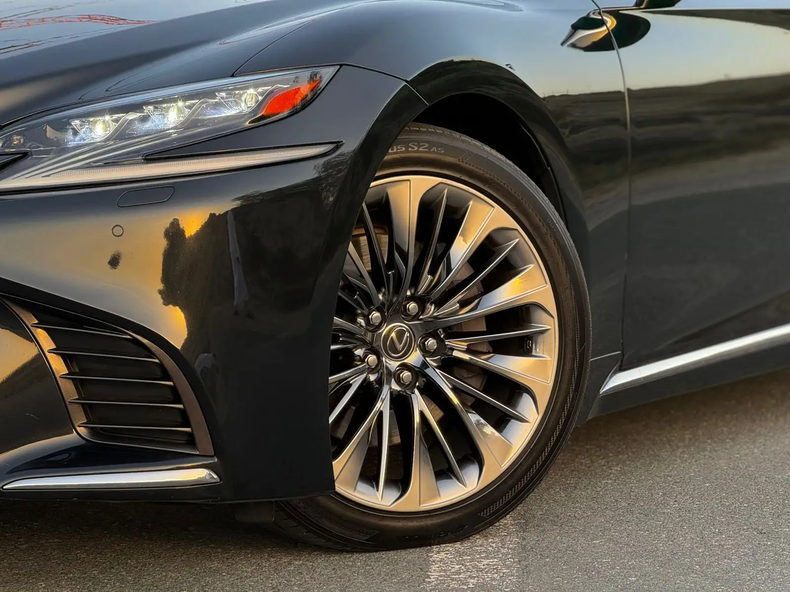 لكزس LS 2019 3.5L