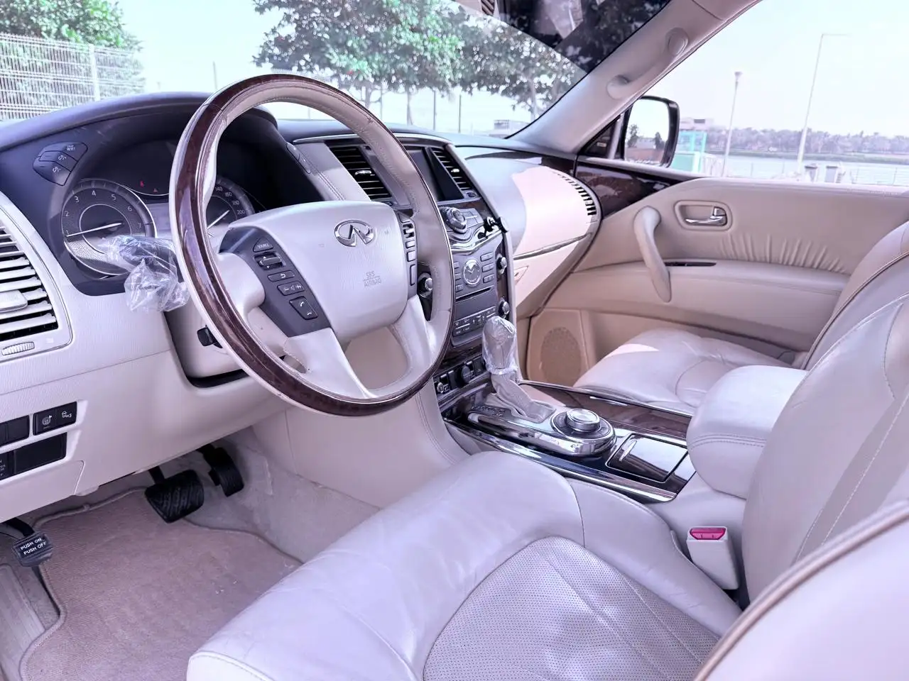 إنفينيتي QX80 2014