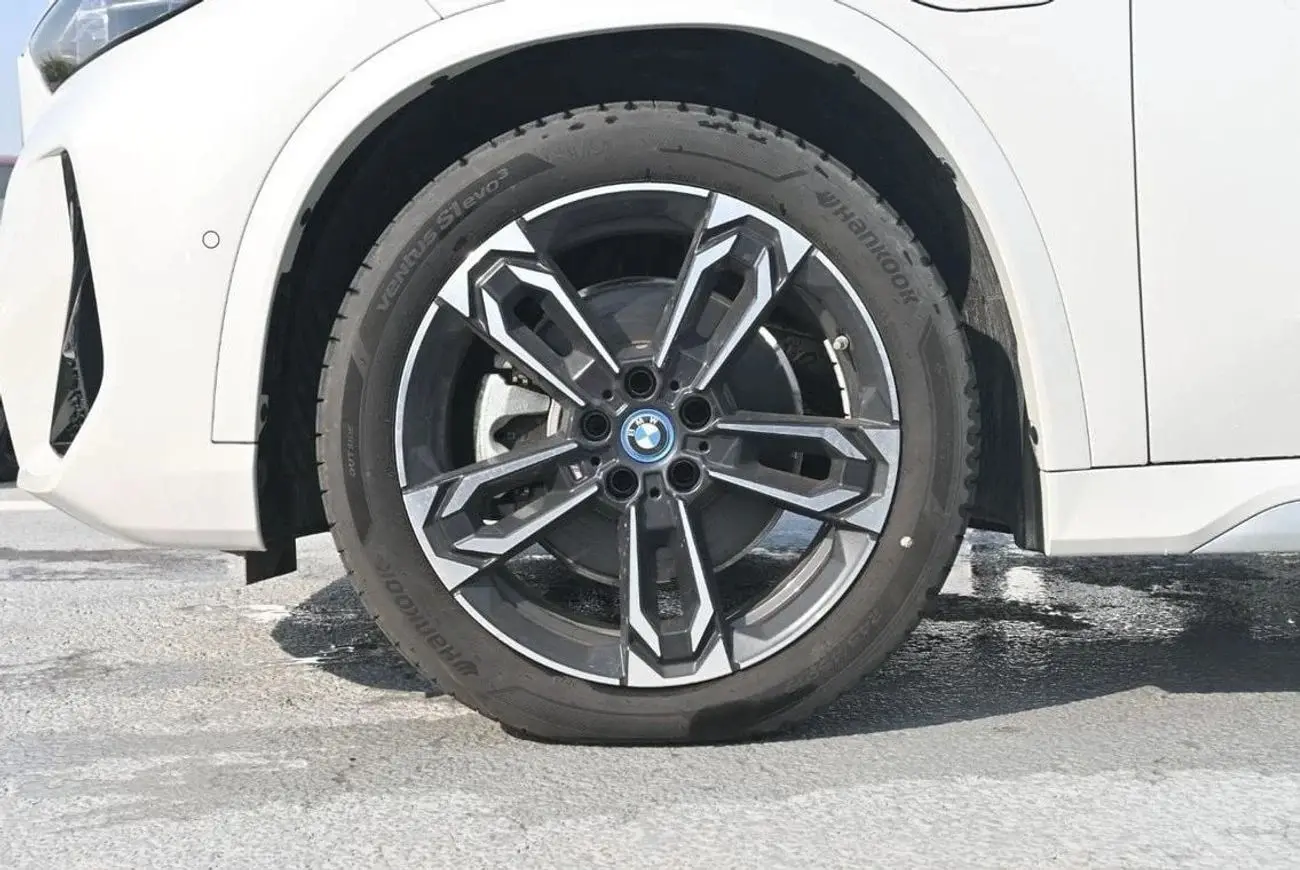 BMW iX1 2024 undefinedL