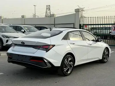 Hyundai Elantra 2025 1.6L