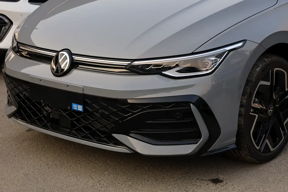 فولكس واجن جولف ار 2025