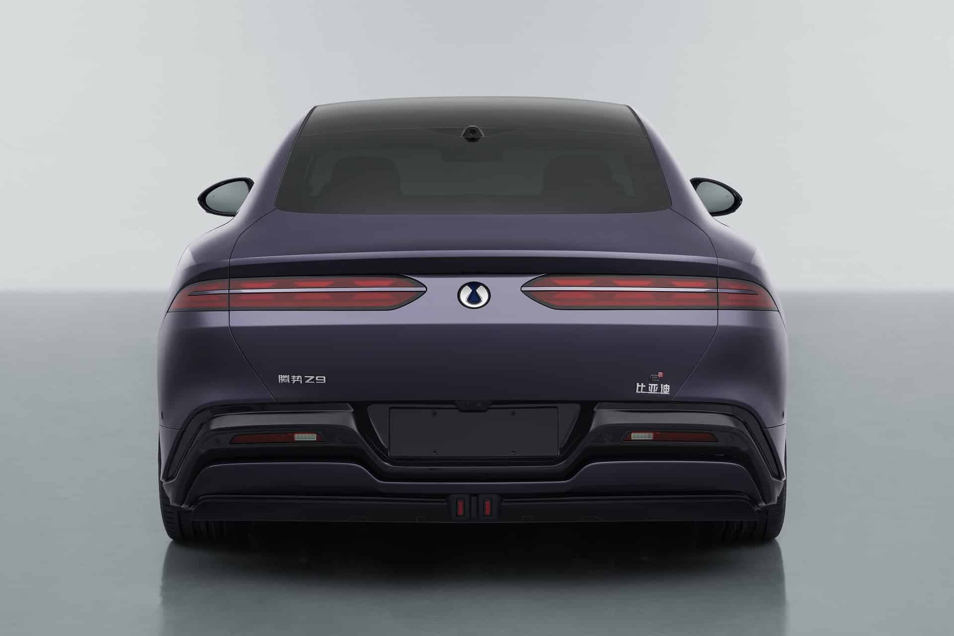 Denza Z9 Sedan Unveiled in Electric and Hybrid Versions in China