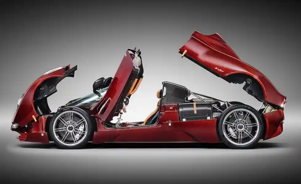 pagani-utopia-roadster-010503-laterale-aperta-totale-66a7e95310c08.jpg