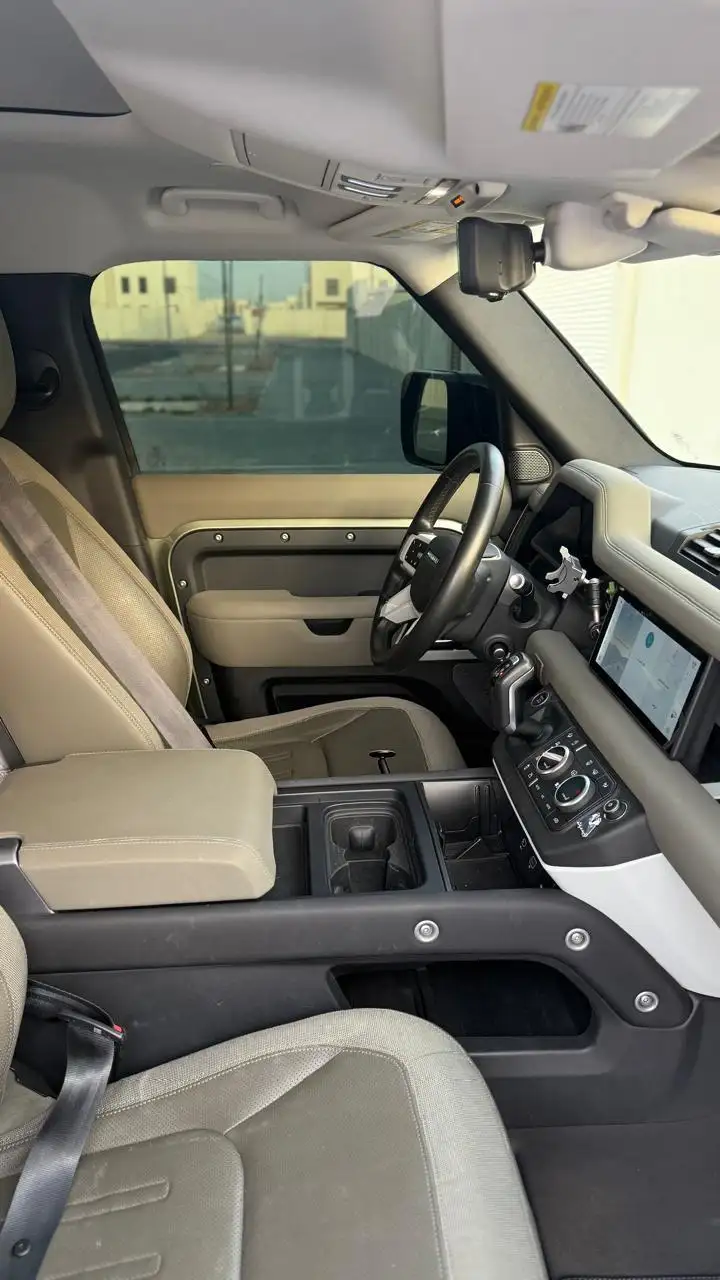 لاند روفر ديفندر 2024 null