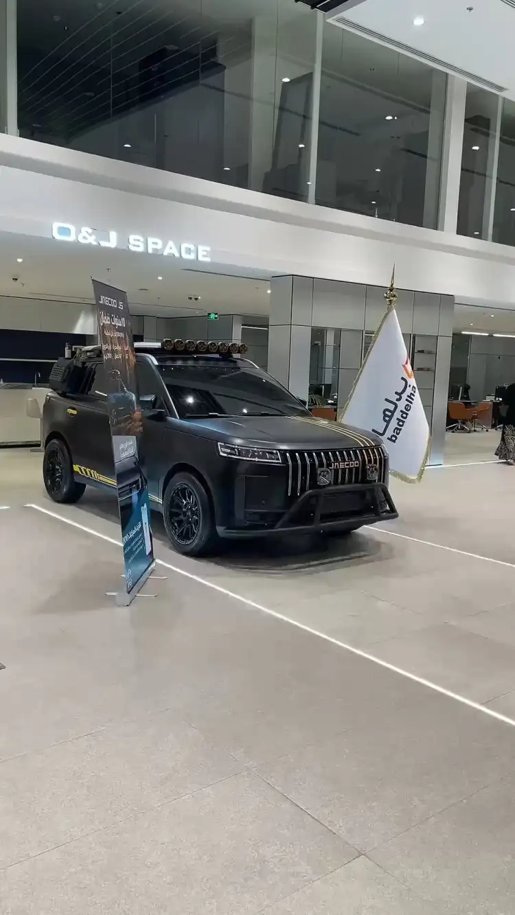 The JAECOO J5 features an exterior design that combines strength and elegance