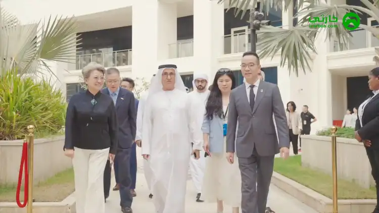 الأرض حاملة الطائرات بنجاح بأول رحلة لها في الإمارات العربية المتحدة ، تحقيق أكبر