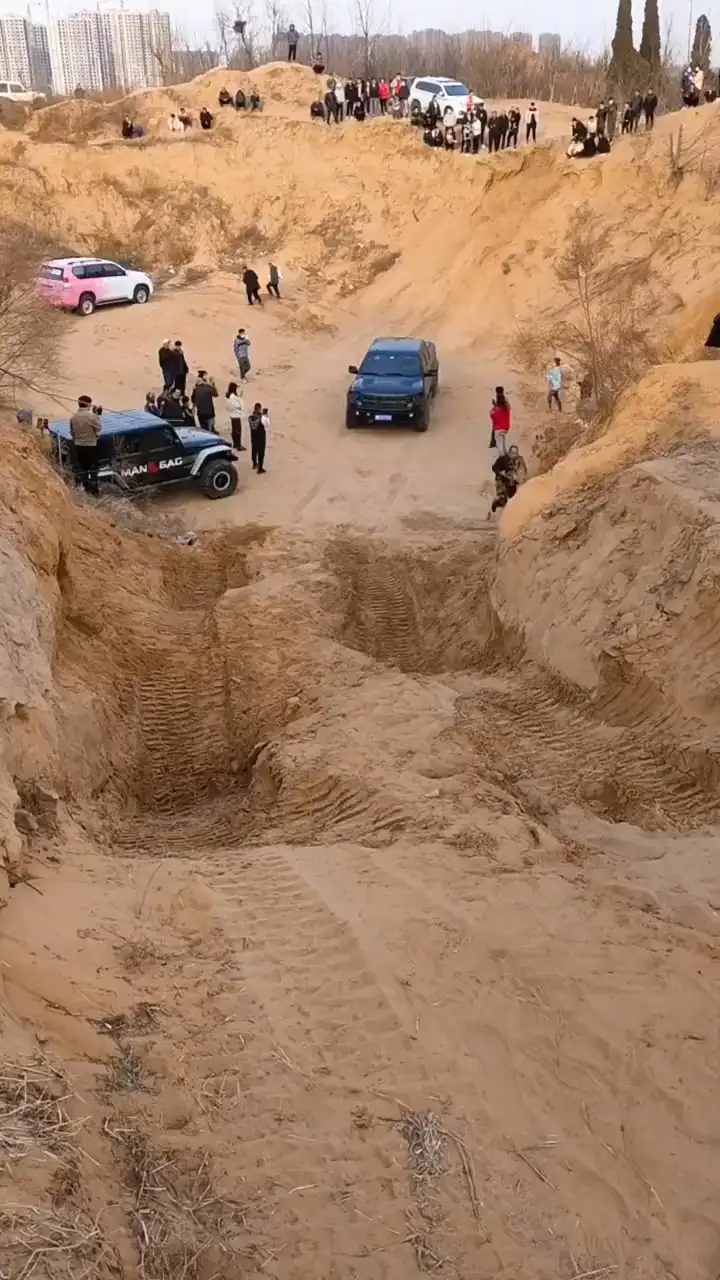 جيب السيارة كان الهدوء مع تعليق استغرق الأمر من السهل جدا