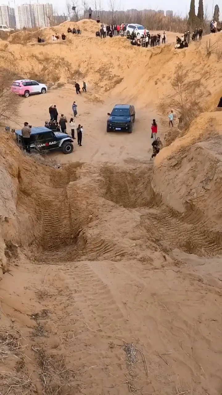 جيب السيارة كان الهدوء مع تعليق استغرق الأمر من السهل جدا