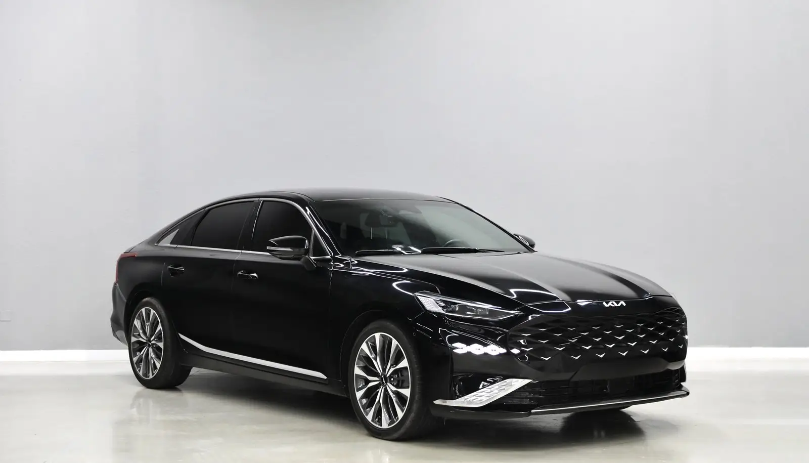 Accident Free | 2.5L | Free Insurance and Registration | Under Warranty Till 2026 | A001725