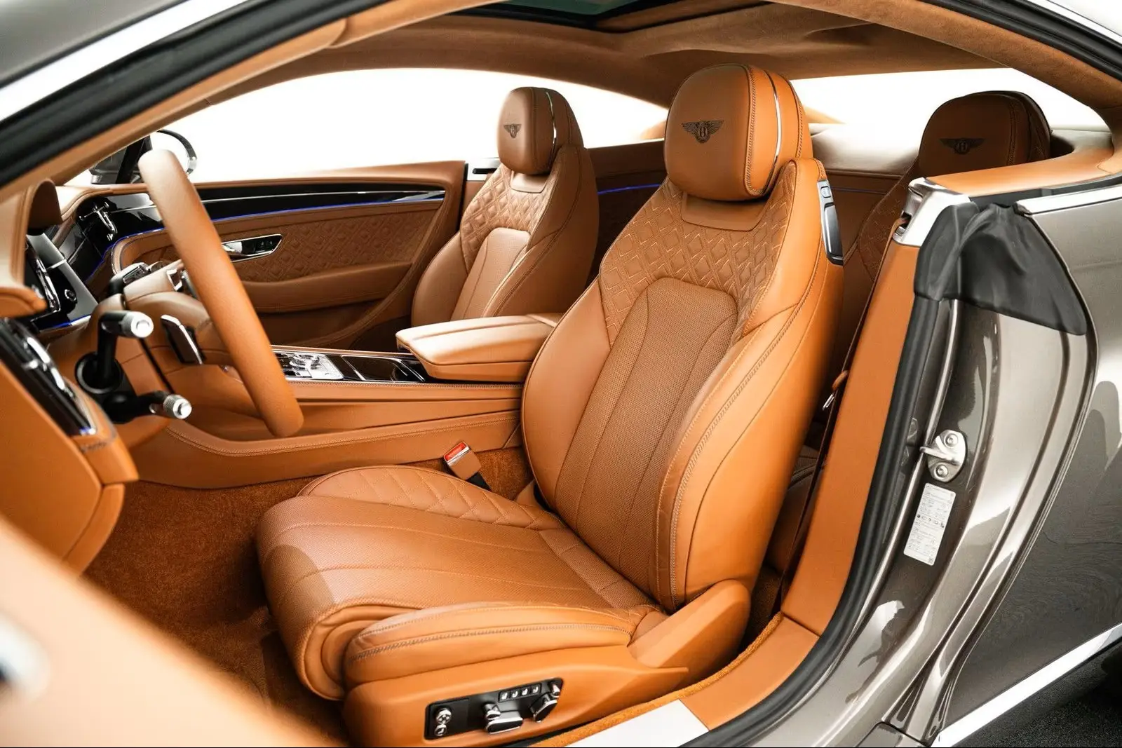 بنتلي كونتيننتال جي تي 2023