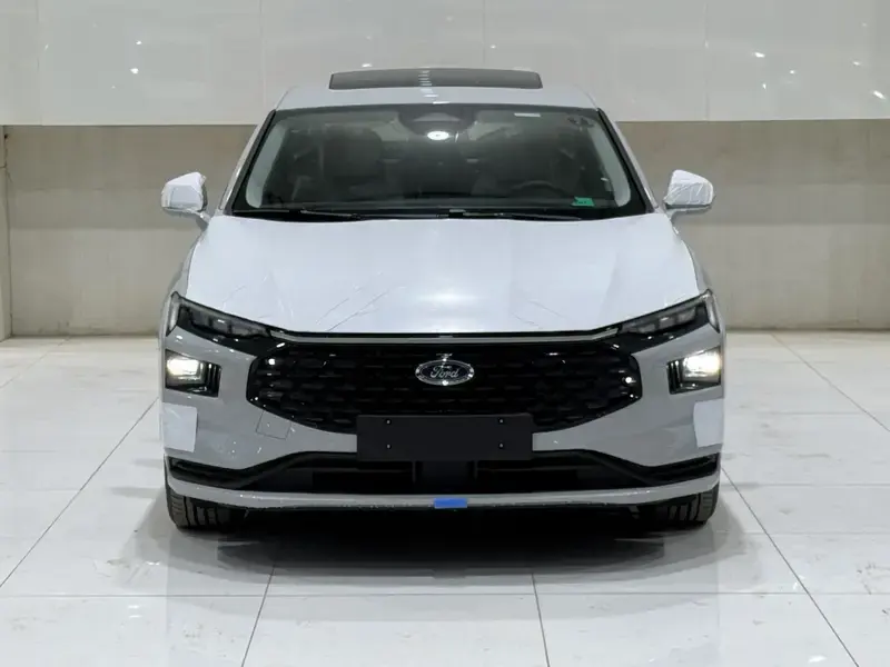 فورد توروس 2025 TREND