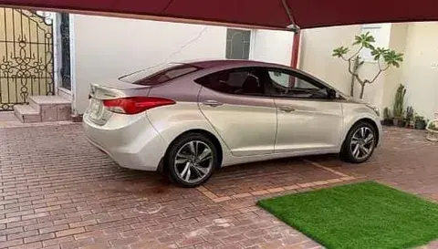 هيونداي إلنترا 2012