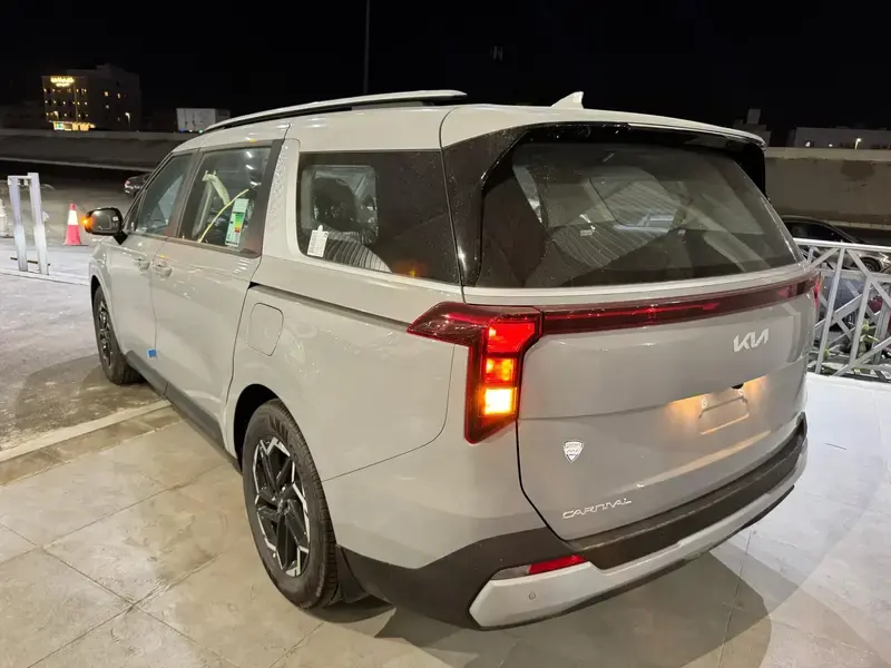 كيا كرنفال 2025 LX بسعر خااص