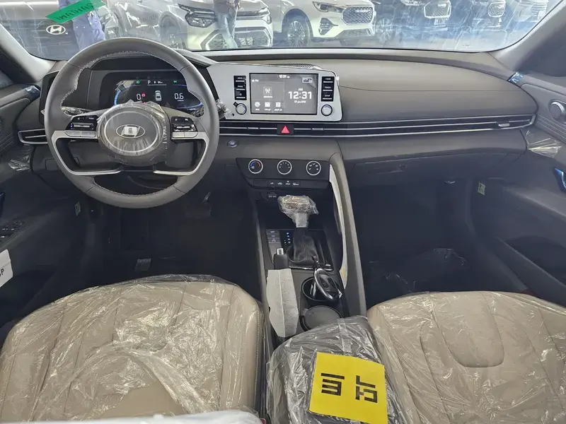 Hyundai Elantra 2025