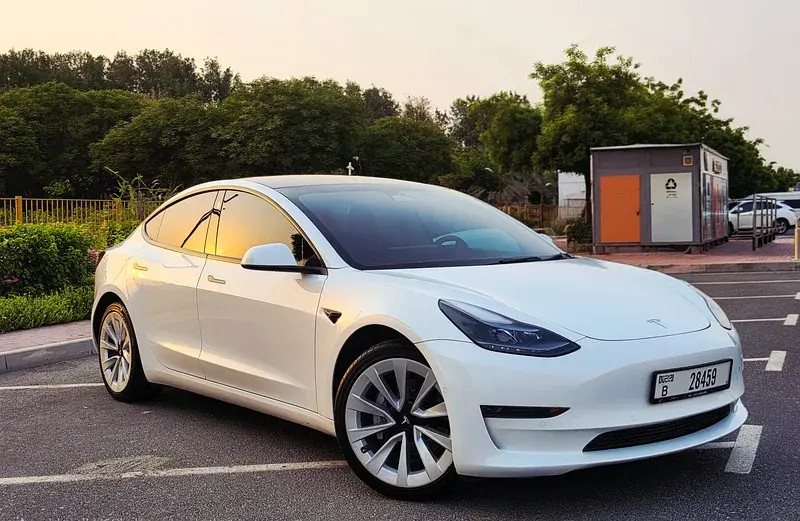 TESLA MODEL 3 2022