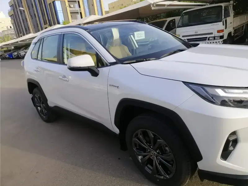Toyota RAV4 2024, LTD 4X4 HEV, ODO 103KM (full option) cash sale