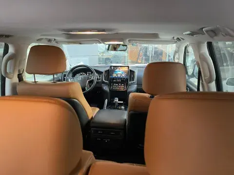 Toyota Land Cruiser GXR V6 Capsule 2021