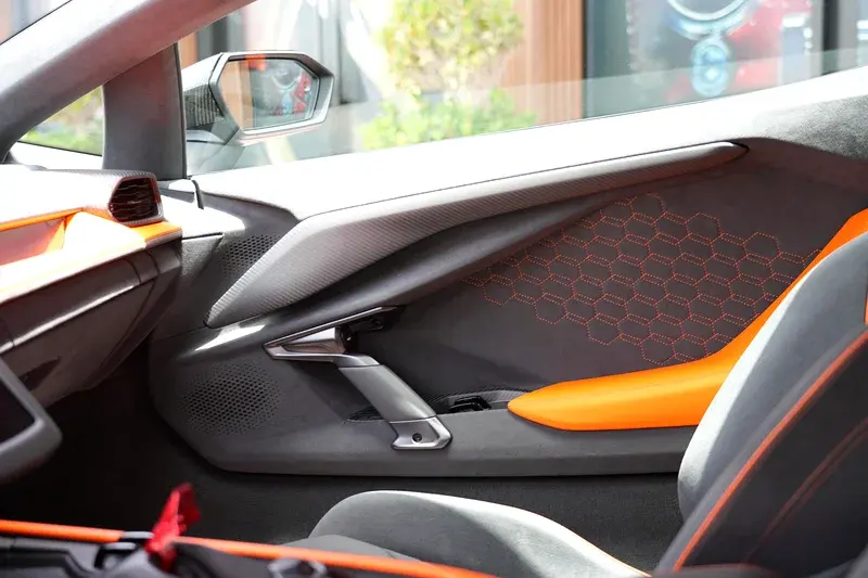 لامبورغيني ريفويلتو 2024