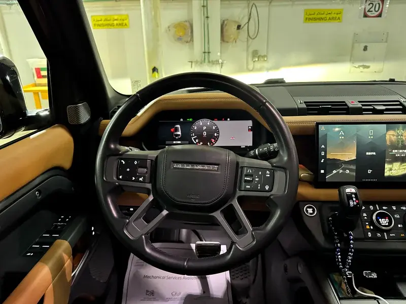 Land Rover Defender 2023