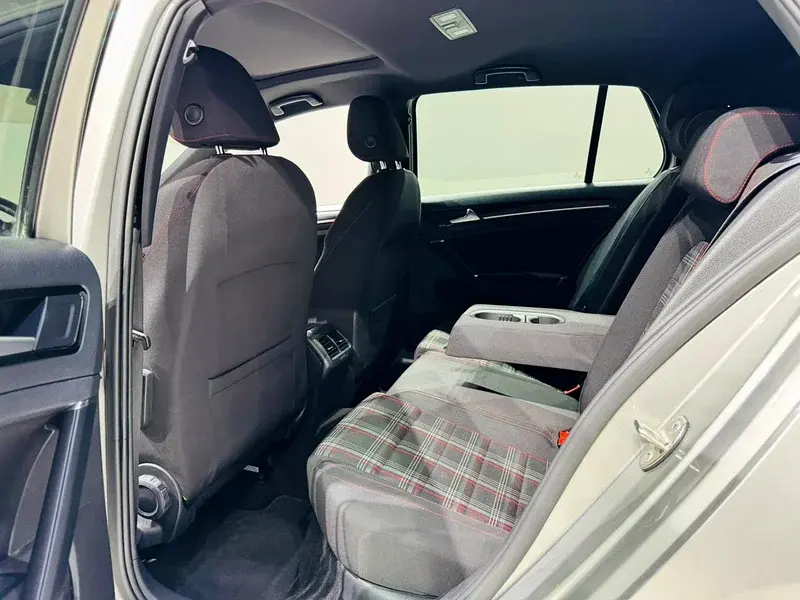 فولكس واجن جولف 2016