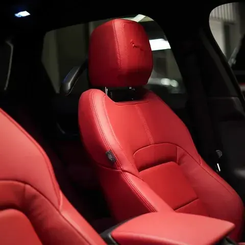 جاكوار F Pace 2025 0