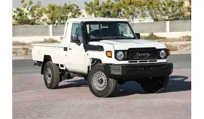 تويوتا لاند كروزر 70 2024 TOYOTA LC79 SINGLE CAB STD 2.8 - WHITE inside OAK | Export Only