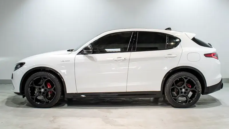 ألفا روميو ستيلفيو 2024