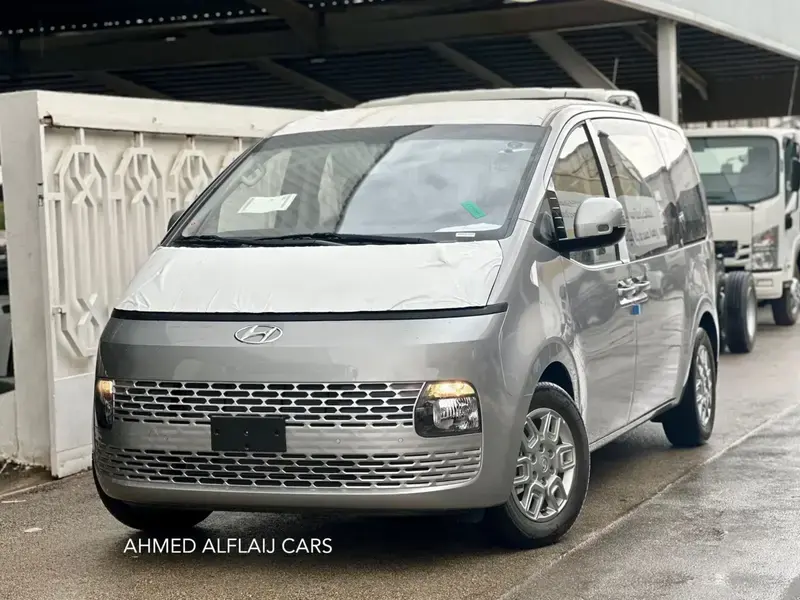 هونداي ستاريا 2025ديزل 9 راكب جير اتوماتيك بأكثر من لون