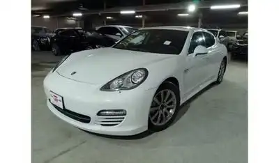 Porsche Panamera 4S 4.8L