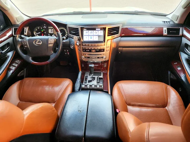 Lexus LX 2012