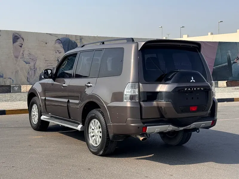 ميتسوبيشي باجيرو 2015