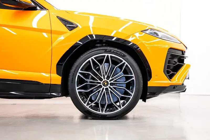 لامبورغيني اوروس 2025