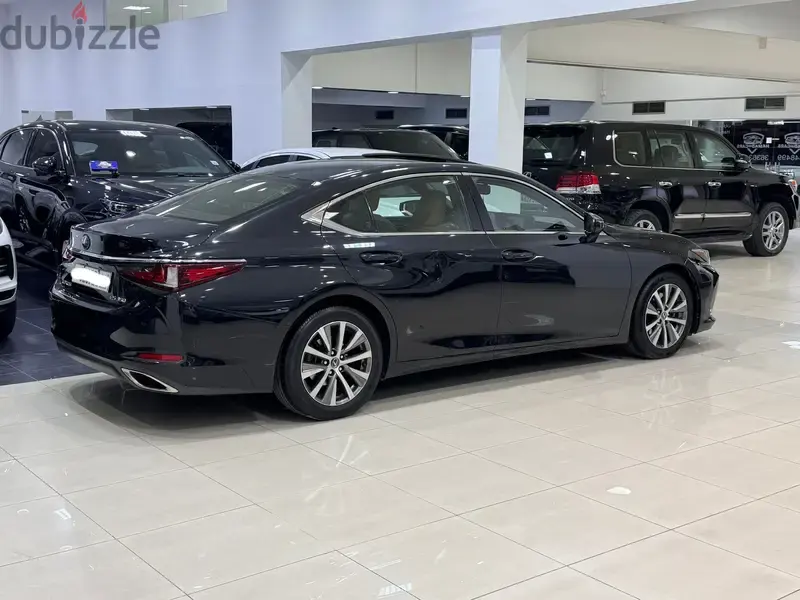 Lexus ES 2020