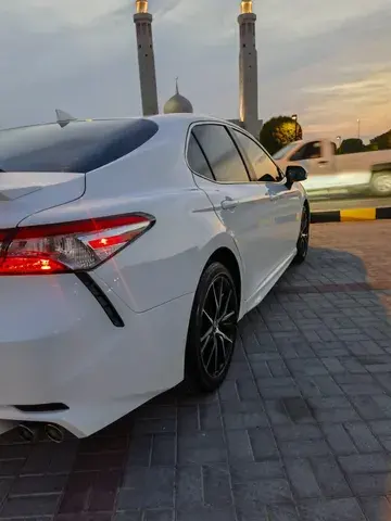 Toyota Camry 2.5L SE (204 HP) 2020