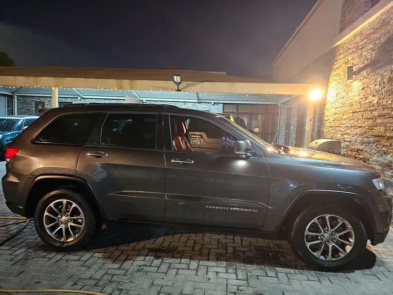 جيب جراند شيروكي 2014