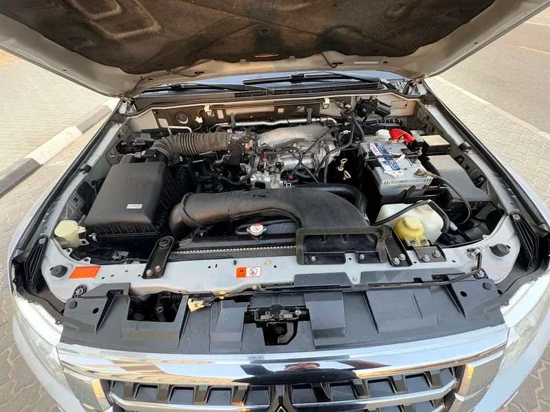 ميتسوبيشي باجيرو 2016