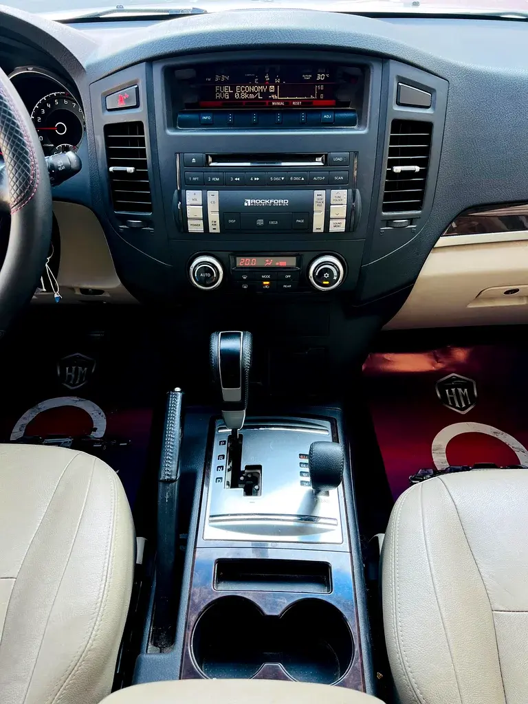 ميتسوبيشي باجيرو 2014