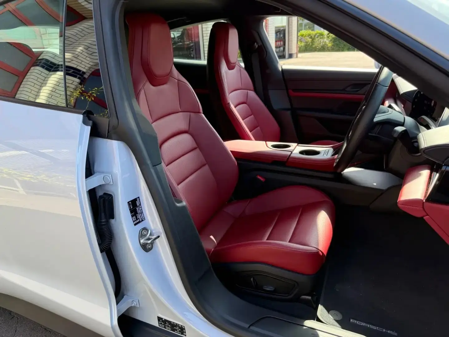 بورش تايكان 2024