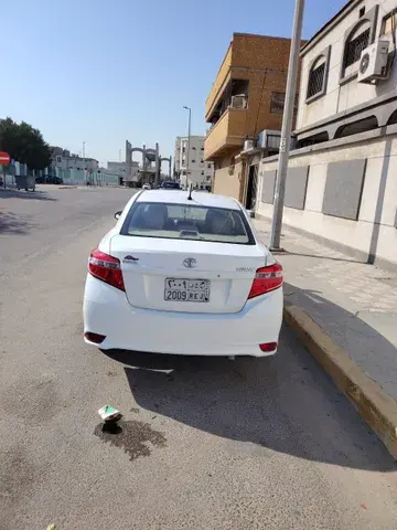 تويوتا يارس 2015