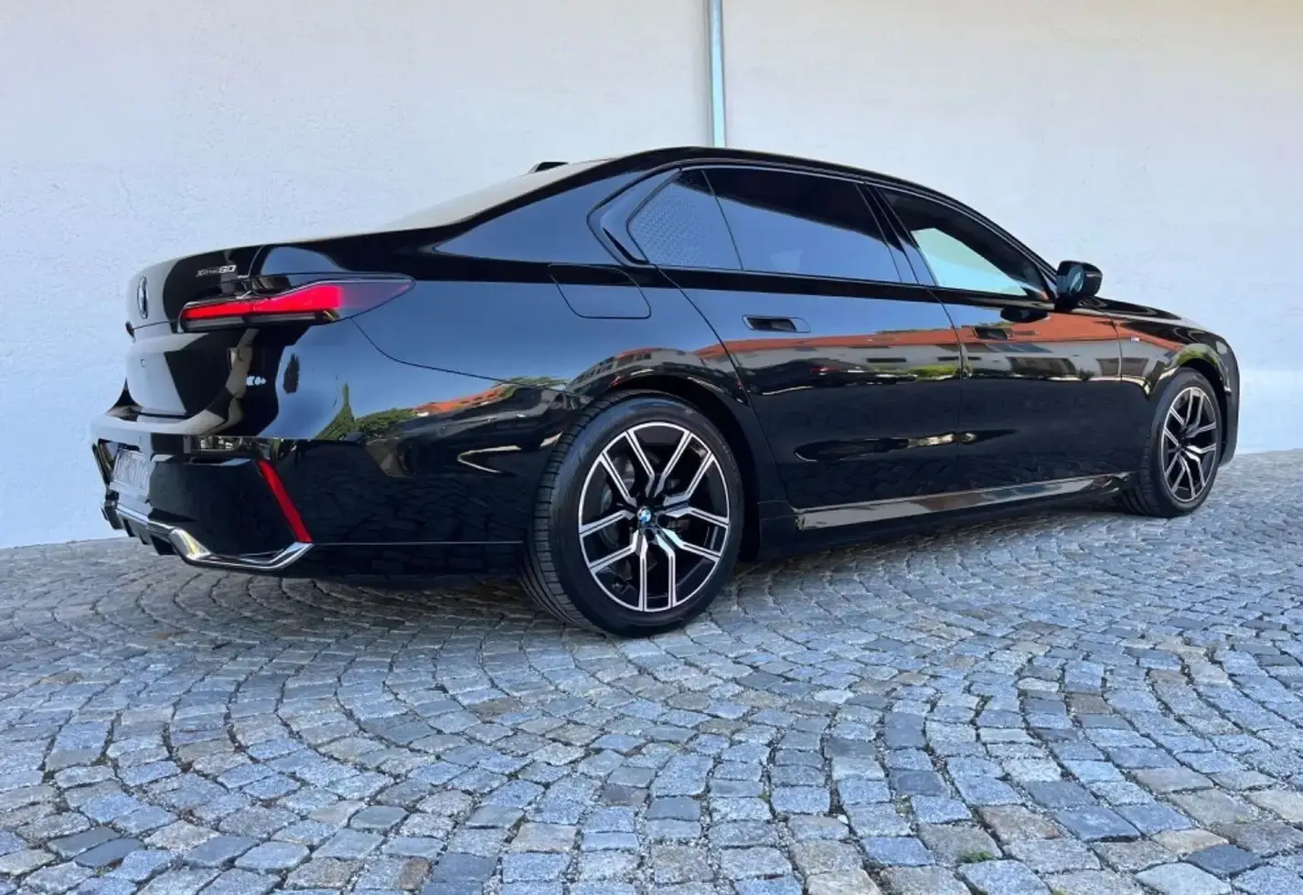 بي أم دبليو i7 2023