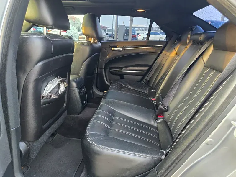 كرايسلر 300 2017