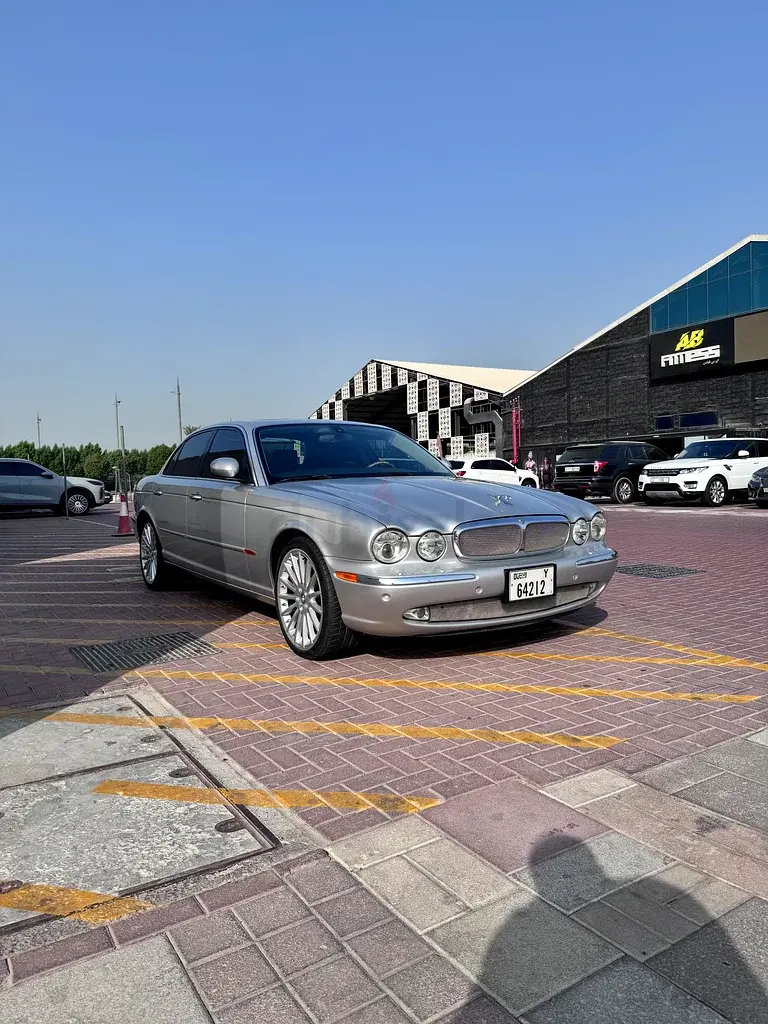 جاكوار XJ 2004